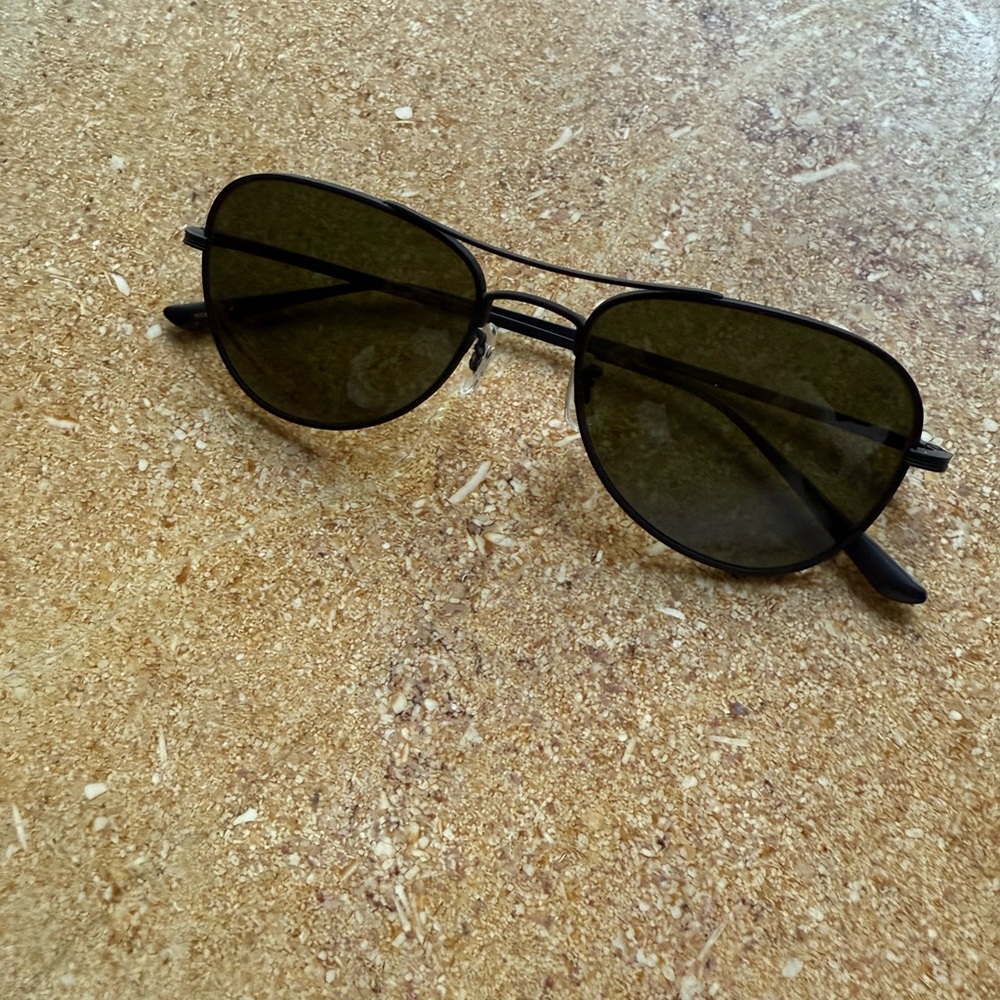 Aviator-Style Black Frame Sunglasses with Dark Green Lenses
